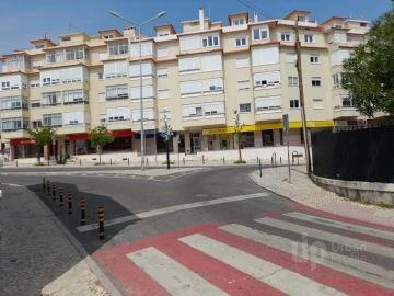 Apartamento T1 para Arrendamento em Carcavelos e Parede