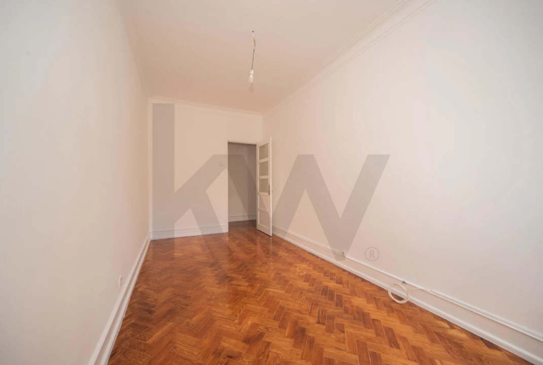 Apartamento T2 para Arrendamento em Campolide Foto 8