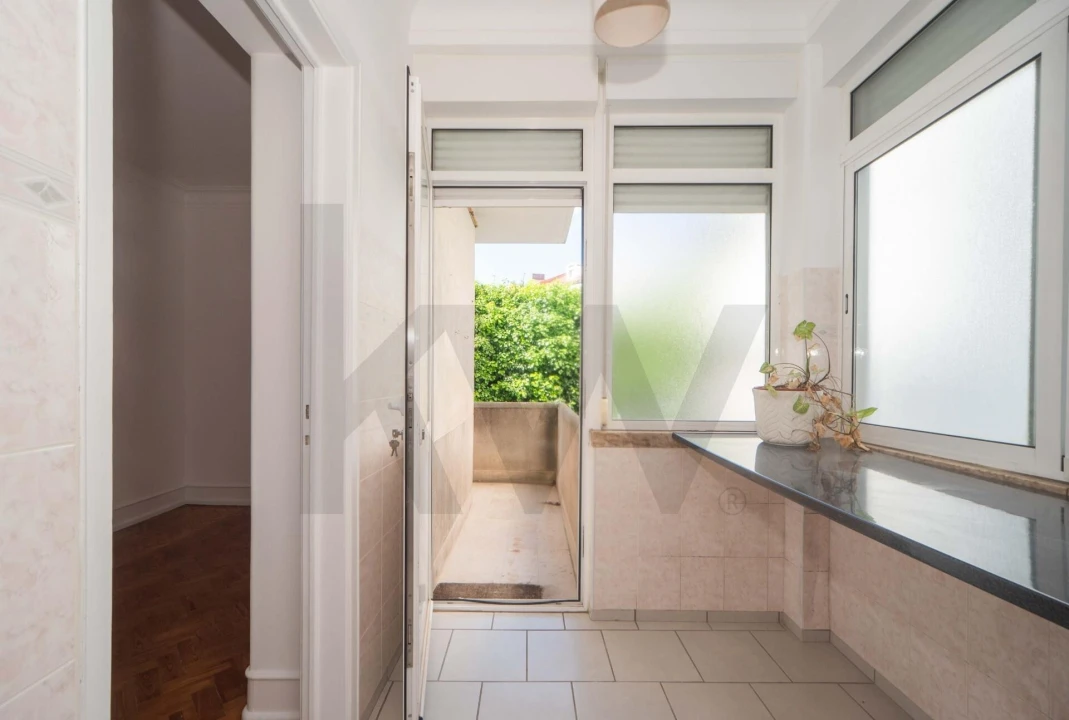 Apartamento T2 para Arrendamento em Campolide Foto 21