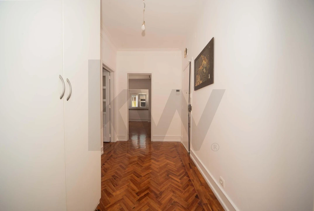 Apartamento T2 para Arrendamento em Campolide Foto 13