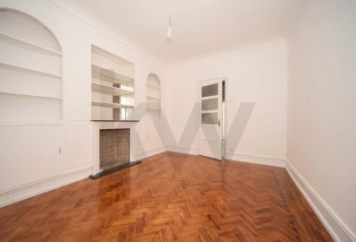 Apartamento T2 para Arrendamento em Campolide