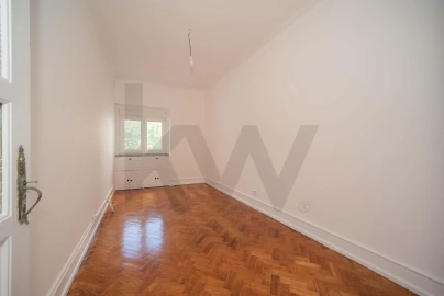 Apartamento T2 para Arrendamento em Campolide