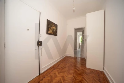 Apartamento T2 para Arrendamento em Campolide