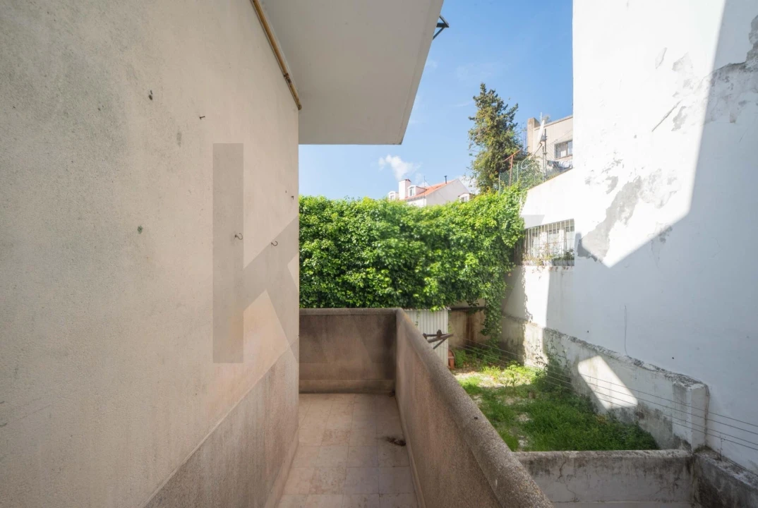 Apartamento T2 para Arrendamento em Campolide Foto 23