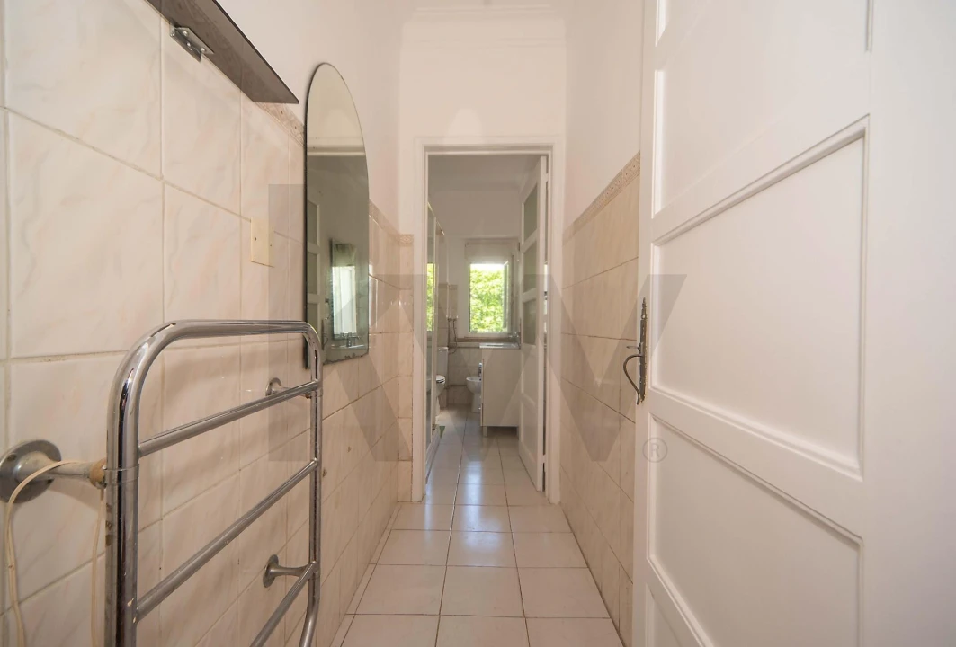 Apartamento T2 para Arrendamento em Campolide Foto 10