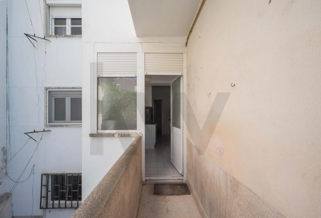 Apartamento T2 para Arrendamento em Campolide Foto 22