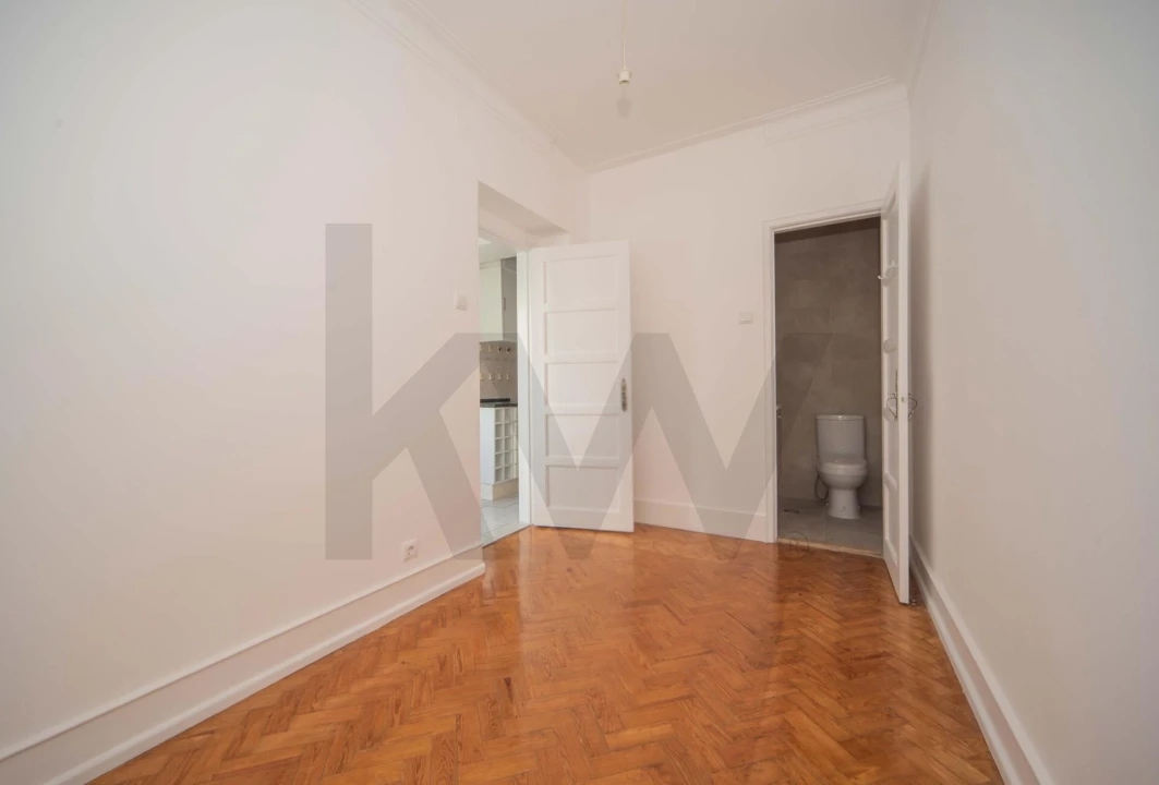 Apartamento T2 para Arrendamento em Campolide Foto 15