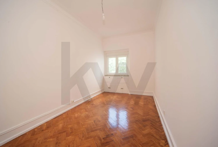 Apartamento T2 para Arrendamento em Campolide Foto 9