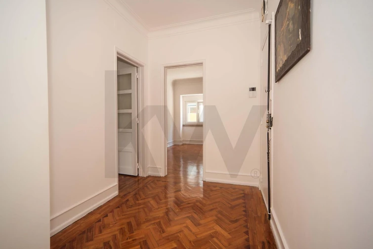 Apartamento T2 para Arrendamento em Campolide Foto 2