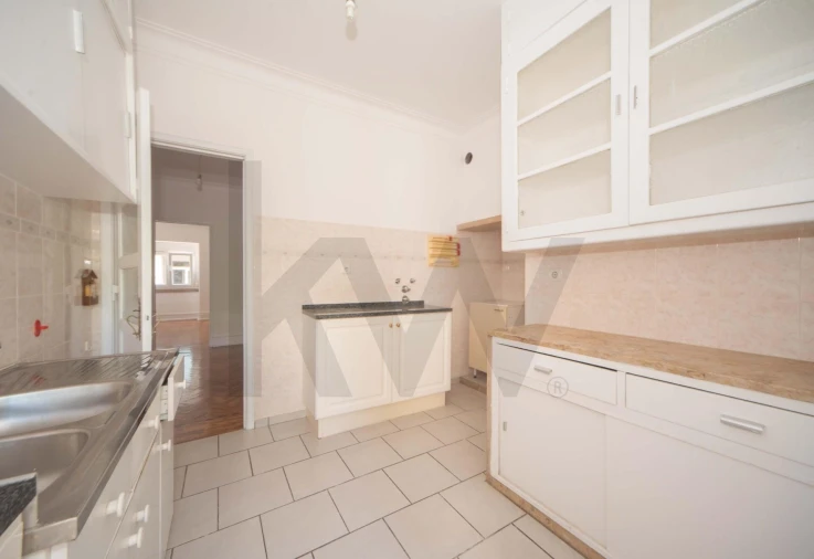 Apartamento T2 para Arrendamento em Campolide Foto 19