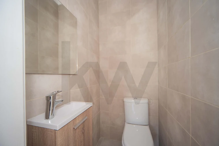 Apartamento T2 para Arrendamento em Campolide Foto 16