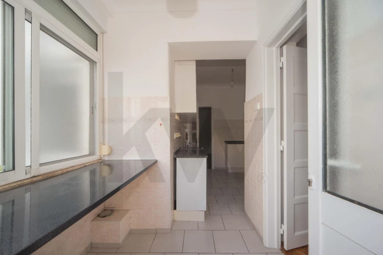 Apartamento T2 para Arrendamento em Campolide Foto 20