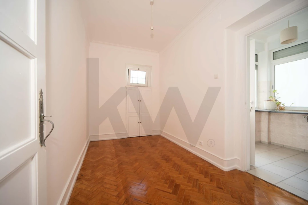 Apartamento T2 para Arrendamento em Campolide Foto 14