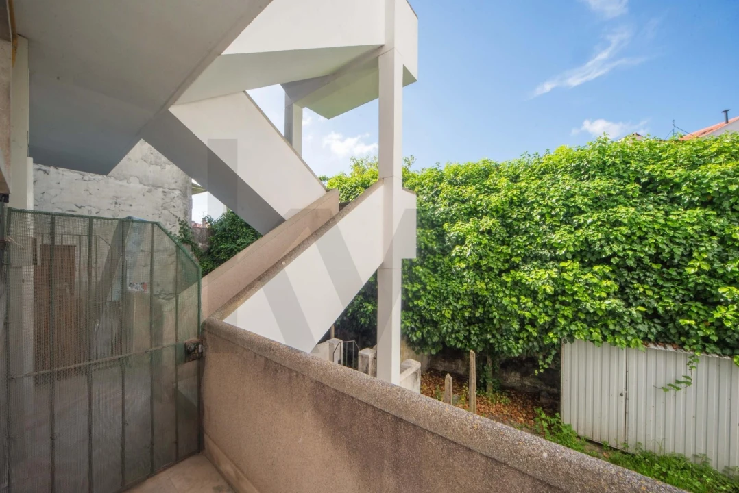 Apartamento T2 para Arrendamento em Campolide Foto 24