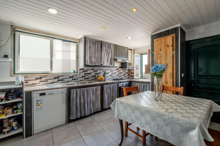 Moradia T5 para Venda em Carvoeira Foto 29