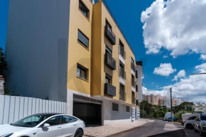 Apartamento T1 para Venda em Ramada e Caneças