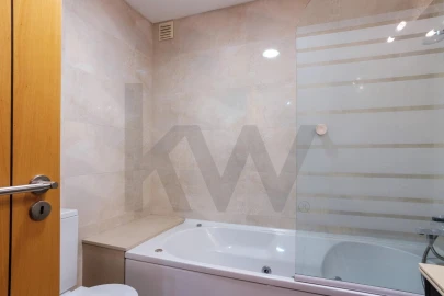 Apartamento T1 para Venda em Ramada e Caneças