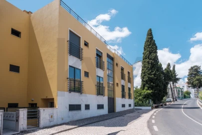 Apartamento T1 para Venda em Ramada e Caneças