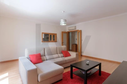 Apartamento T1 para Venda em Ramada e Caneças