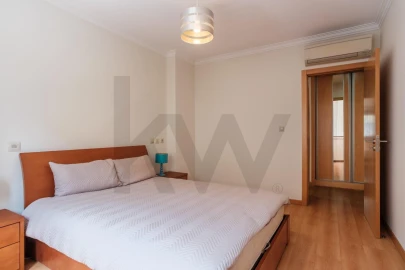 Apartamento T1 para Venda em Ramada e Caneças