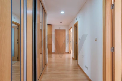 Apartamento T1 para Venda em Ramada e Caneças