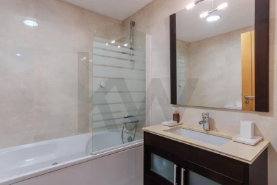 Apartamento T1 para Venda em Ramada e Caneças