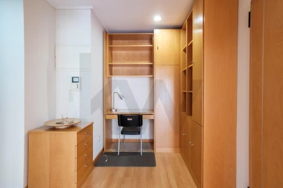 Apartamento T1 para Venda em Ramada e Caneças