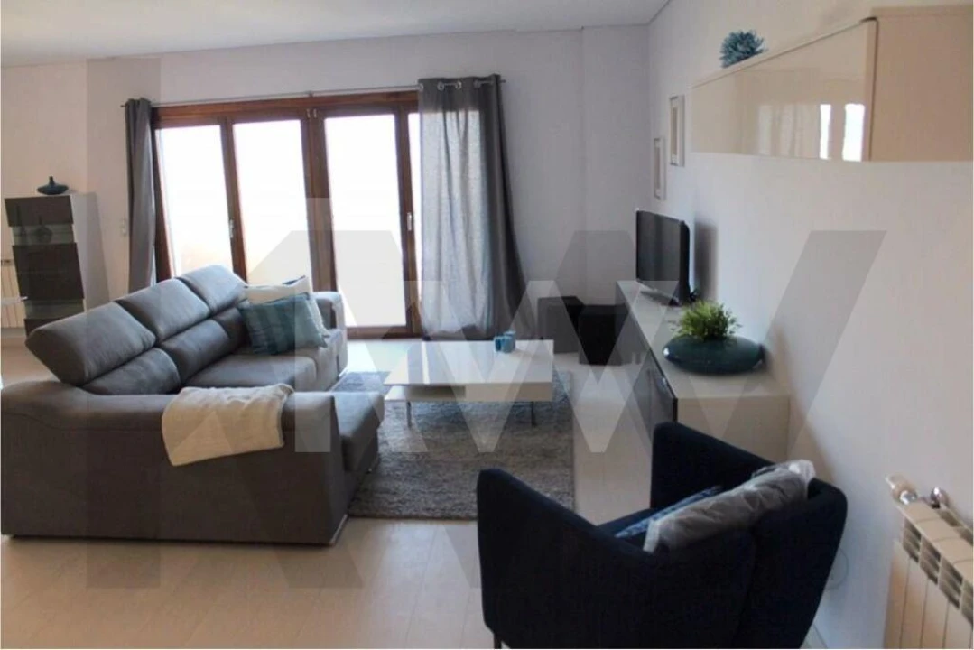Apartamento T3 para Arrendamento em Santo António dos Cavaleiros e Frielas Foto 13