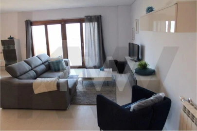 Apartamento T3 para Arrendamento em Santo António dos Cavaleiros e Frielas