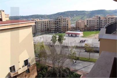 Apartamento T3 para Arrendamento em Santo António dos Cavaleiros e Frielas