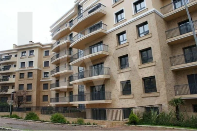 Apartamento T3 para Arrendamento em Santo António dos Cavaleiros e Frielas