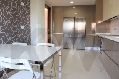 Apartamento T3 para Arrendamento em Santo António dos Cavaleiros e Frielas
