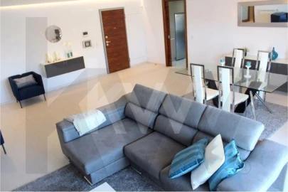 Apartamento T3 para Arrendamento em Santo António dos Cavaleiros e Frielas