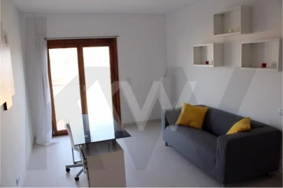 Apartamento T3 para Arrendamento em Santo António dos Cavaleiros e Frielas