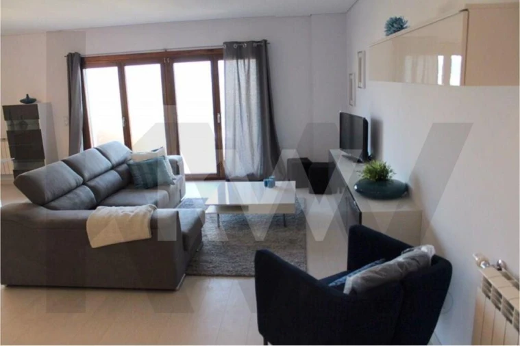 Apartamento T3 para Arrendamento em Santo António dos Cavaleiros e Frielas Foto 13