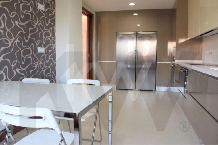 Apartamento T3 para Arrendamento em Santo António dos Cavaleiros e Frielas Foto 4