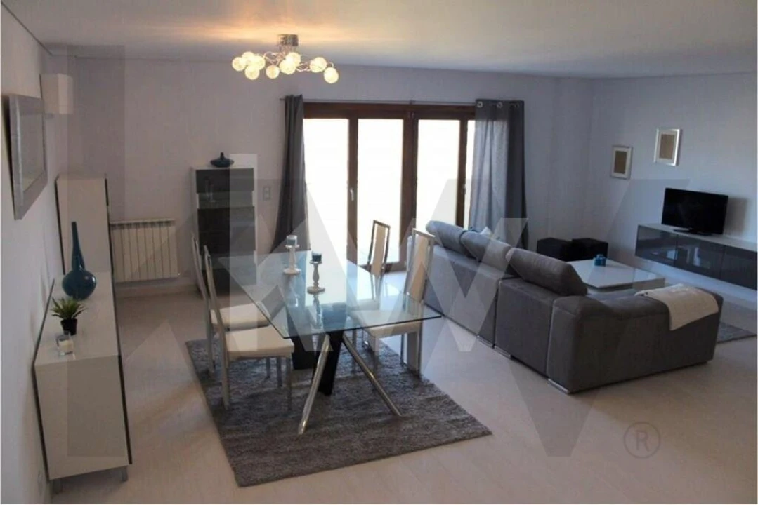 Apartamento T3 para Arrendamento em Santo António dos Cavaleiros e Frielas Foto 8