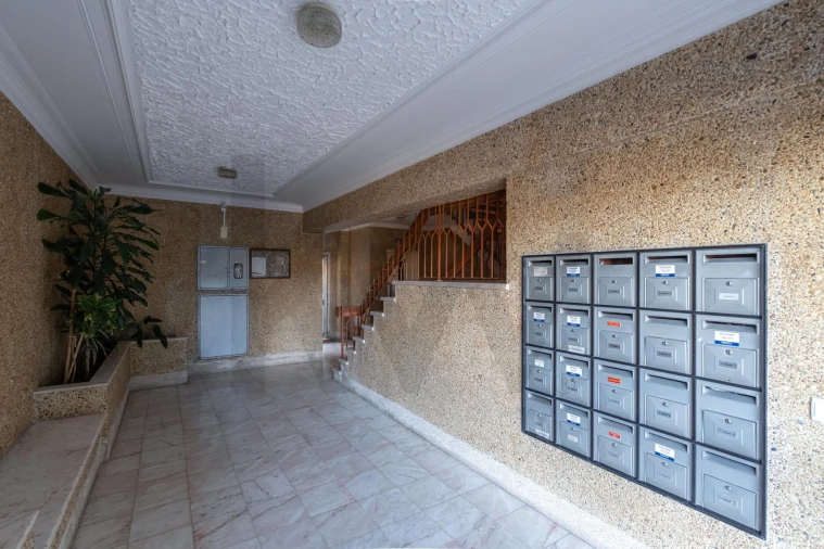 Apartamento T2 para Venda em Santo Antonio dos Olivais Foto 10