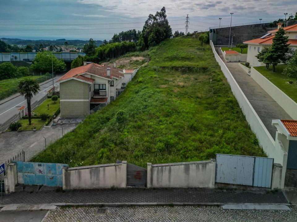 Terreno para Venda em Serzedo e Perosinho Foto 1