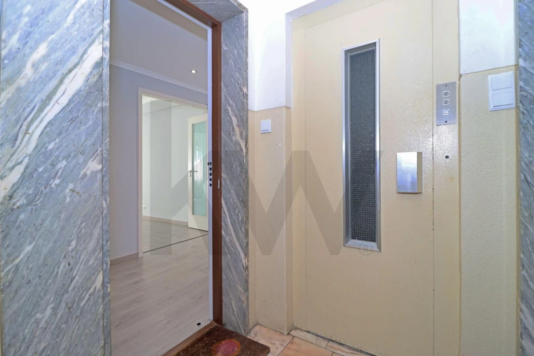 Apartamento T3 para Arrendamento em Carnaxide e Queijas Foto 38