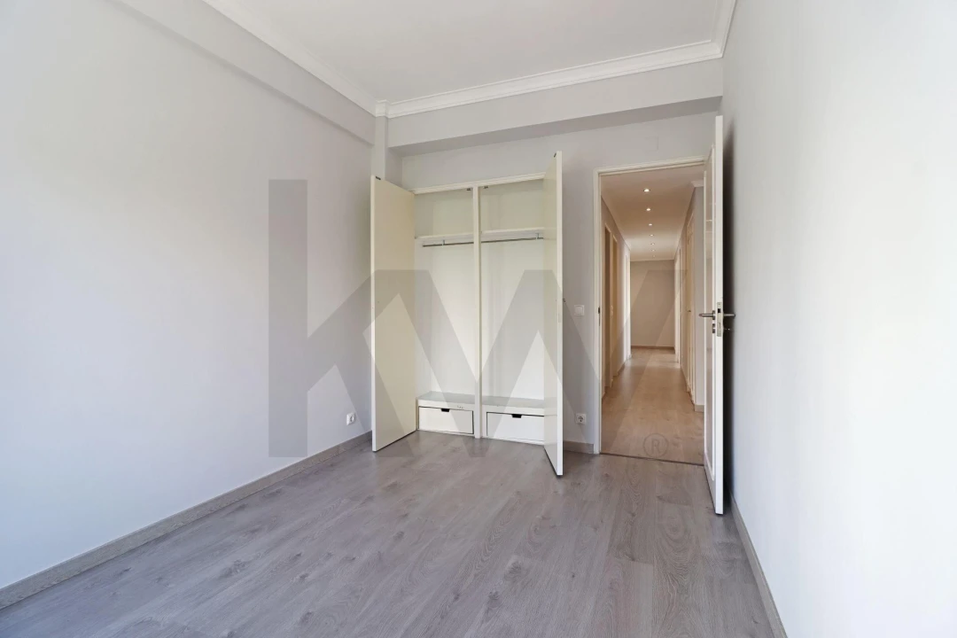 Apartamento T3 para Arrendamento em Carnaxide e Queijas Foto 28