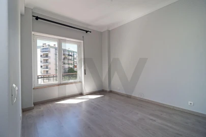 Apartamento T3 para Arrendamento em Carnaxide e Queijas