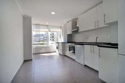 Apartamento T3 para Arrendamento em Carnaxide e Queijas