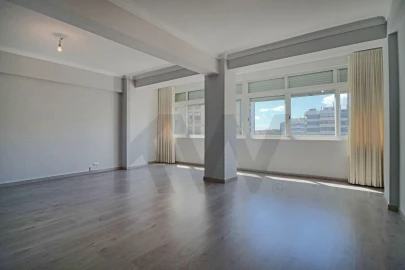 Apartamento T3 para Arrendamento em Carnaxide e Queijas