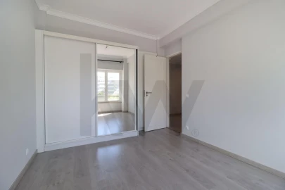 Apartamento T3 para Arrendamento em Carnaxide e Queijas