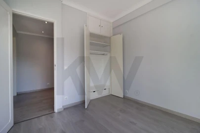 Apartamento T3 para Arrendamento em Carnaxide e Queijas