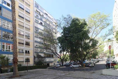 Apartamento T3 para Arrendamento em Carnaxide e Queijas
