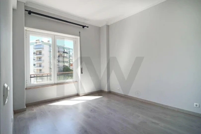 Apartamento T3 para Arrendamento em Carnaxide e Queijas