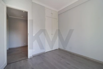 Apartamento T3 para Arrendamento em Carnaxide e Queijas