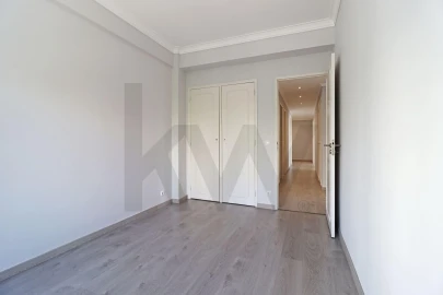 Apartamento T3 para Arrendamento em Carnaxide e Queijas